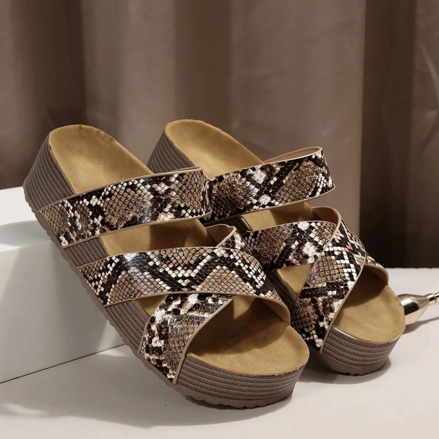 Line | Sandalias de piel para el verano