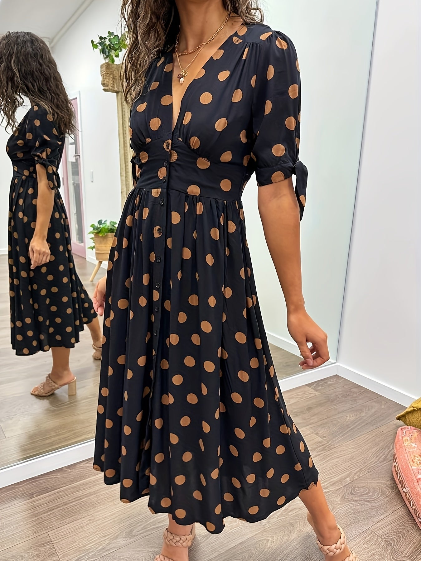 Nipa | Vestido de lunares con escote en V