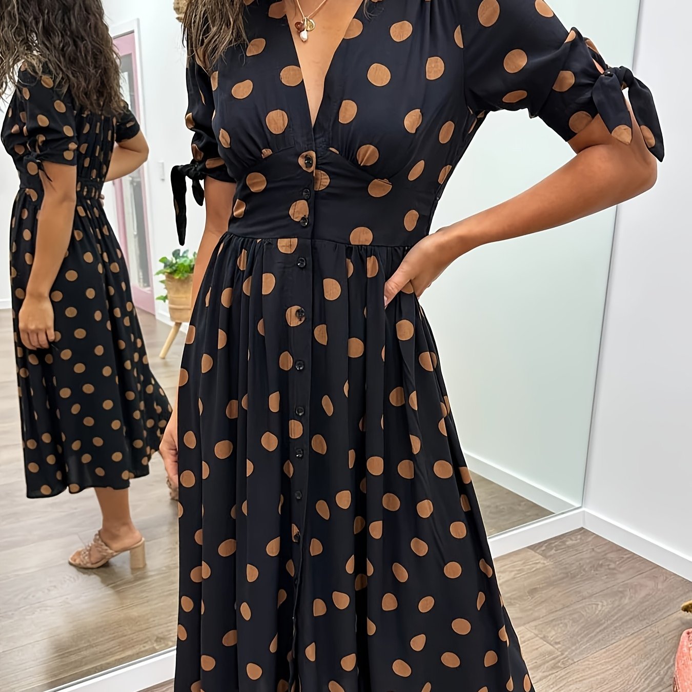 Nipa | Vestido de lunares con escote en V